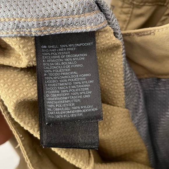 The North Face FLASHDRY Khaki Shorts Size 32 - Picture 11 of 13